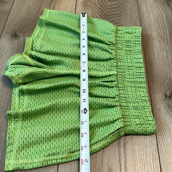 NWOT Noli Yoga Liquid Mesh High Waist Ivy Green Shorts Size Small - Picture 6 of 9